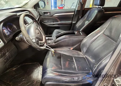 2018 Toyota Highlander Se из США, поврежденный, VIN 5TDJZRFH3JS541456